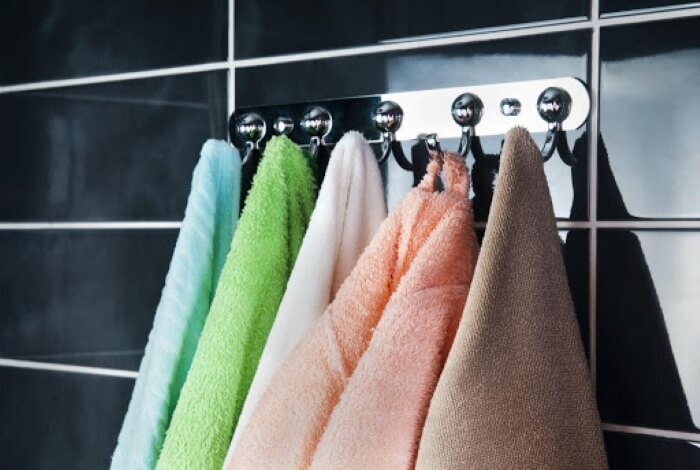Крючки для  одежды практичнее полотенцесушителя